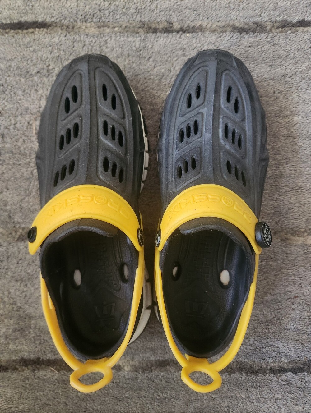 Crosskix Black & Yellow Slip-On Clog Shoes